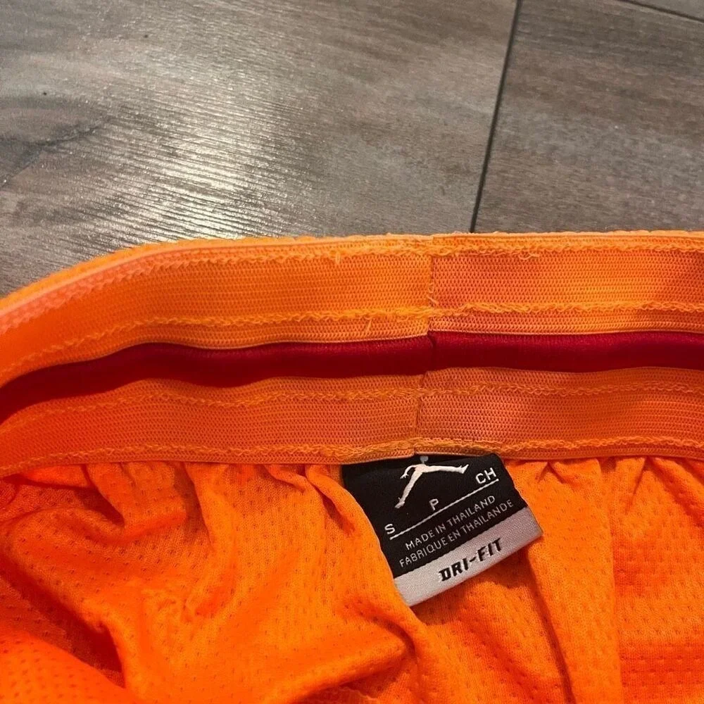 Air Jordan Orange Athletic‎ Workout Shorts Men Small Bin O-0